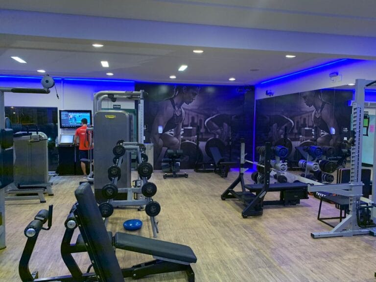 UMA ACADEMIA DIFERENCIADA, VOCÊ ENCONTRA AQUI! Companhia Forma UMA ACADEMIA DIFERENCIADA, VOCÊ ENCONTRA AQUI! Companhia Forma